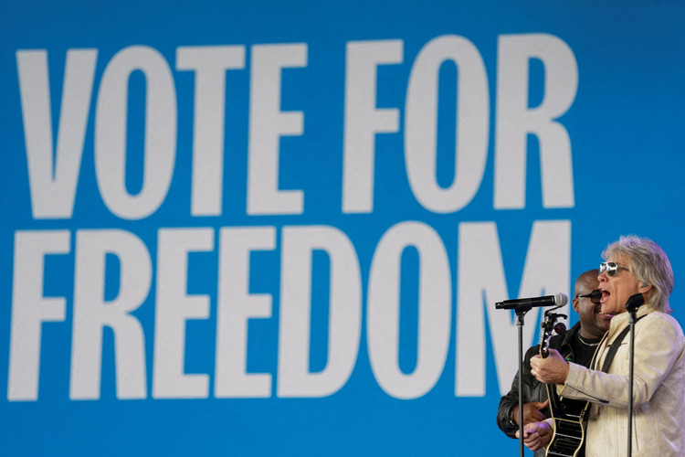 Ứng cử viên tổng thống đảng Dân chủ và Phó Tổng thống Hoa Kỳ Harris vận động tranh cử ở Bắc Carolina