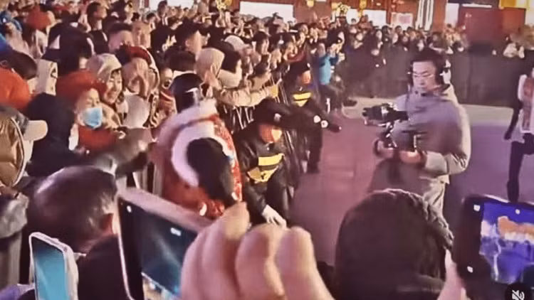 Humanoid robot turns 'aggressive' toward humans during festival