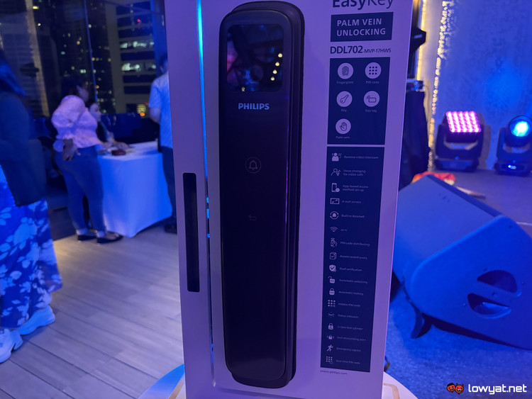 7. Lưu trữ nhiều người dùng. Khóa có thể lưu trữ dữ liệu lòng bàn tay của nhiều người dùng, phù hợp cho gia đình hoặc văn phòng với nhiều thành viên. Ảnh: Lowyat.net. 7. Lưu trữ nhiều người dùng. Khóa có thể lưu trữ dữ liệu lòng bàn tay của nhiều người dùng, phù hợp cho gia đình hoặc văn phòng với nhiều thành viên. Ảnh: Lowyat.net.