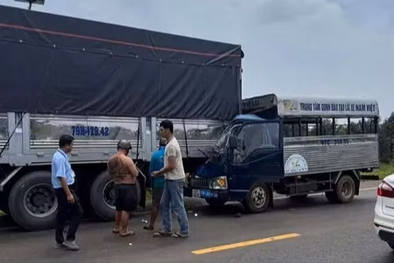 Học viên có chịu trách nhiệm vụ xe tập lái tông xe tải, thầy dạy tử vong?
