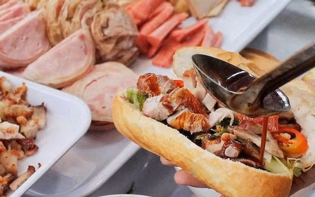 banh-mi-heo-quay4.jpg