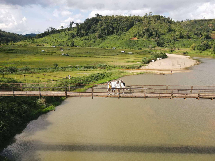 Check in cầu treo Kon Tu - Ảnh Phương Tali