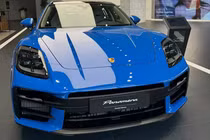 Porsche Panamera 2025 được chào bán hơn 8 tỷ đồng 