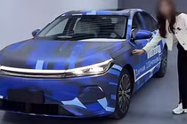 Geely Galaxy Hybrid hé lộ, lăn bánh tới hơn 2.100km/lần sạc