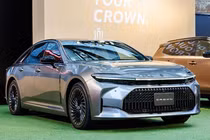 Toyota Crown Sedan đạt điểm an toàn cao nhất tại Nhật Bản
