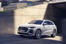 Audi Q5 PHEV ra mắt: Pin lớn hơn, mạnh mẽ hơn