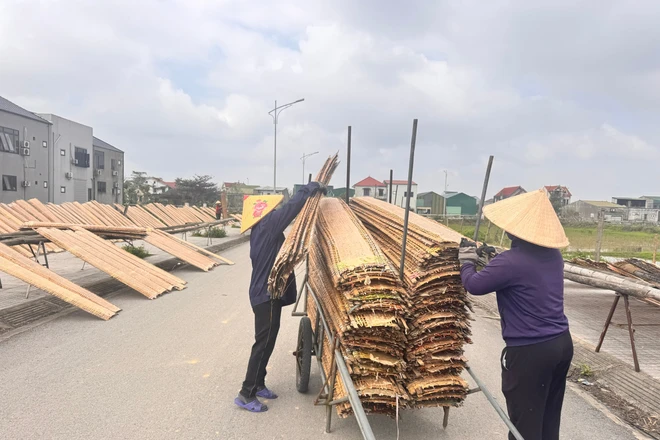 Hương Tết từ làng bánh đa nem ở Hà Tĩnh