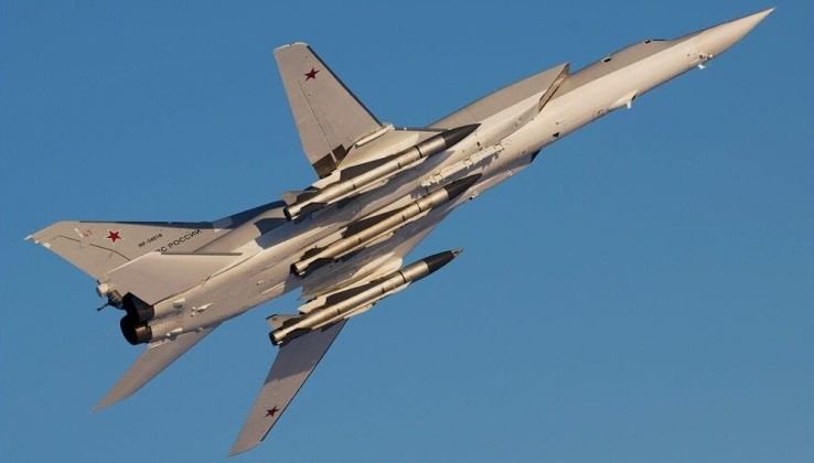 Máy bay ném bom Tu-22M3 mang tên lửa Kh-22