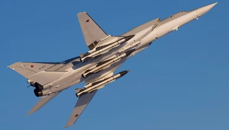 Máy bay ném bom Tu-22M3 mang tên lửa Kh-22