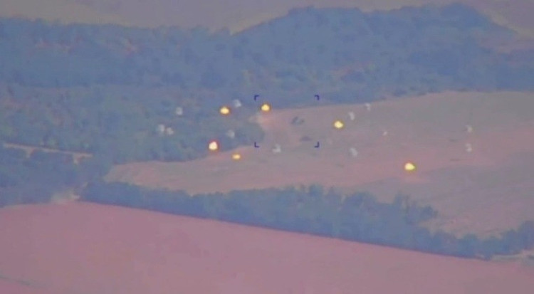 Clusterkop-explosie van Iskander-M-aanval op Patriot-batterijen. ten-lua3.jpg