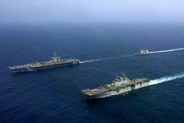 Hải quân Mỹ đang điều động một cụm tác chiến tàu sân bay hướng tới Iran khi ông Trump cảnh báo Tehran giữa lúc căng thẳng hạt nhân leo thang và bất ổn khu vực gia tăng. (Nguồn ảnh: Bộ Quốc phòng Mỹ)