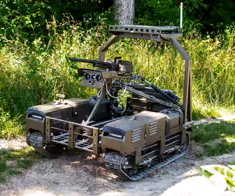 Lav bakkeklaring gjør at kjøretøyet kan bevege seg gjennom skoger, sumper og byområder uten å miste manøvrerbarhet. Foto: @Tank Bureau. 7-6117.png