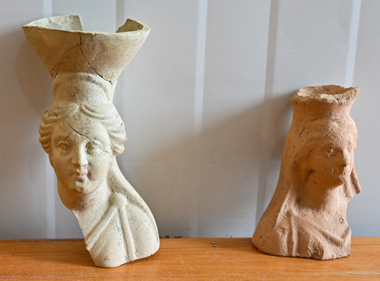 この女神像はシリア北部文化の影響を反映しており、重要な女神崇拝の象徴でもあります。写真:@Çukurova University 3.png