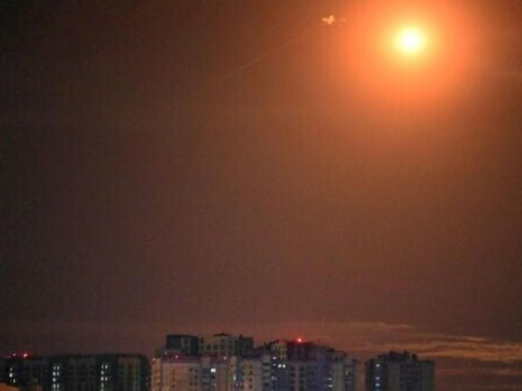 ロシアの産業・エネルギーシステムにおいて戦略的に重要な2つの地域、ヴォロネジとレニングラードでは、それぞれ8機の無人航空機が撃墜されました。さらに、ノヴゴロド、リャザン、タンボフ、トヴェリ、トゥーラも昨夜、防空システムが作動した地域に含まれていました。攻撃の激しさは数千キロメートルに及び、前例のない規模でした。 6-204.jpg