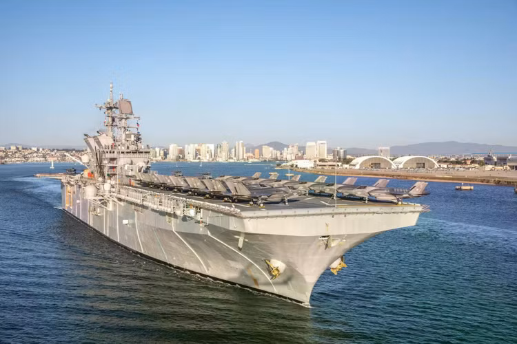 us-deploys-2500-marines-on-amphibious-warships-to-reinforce-middle-east-deterrence-against-iran-919bb5a6.jpg