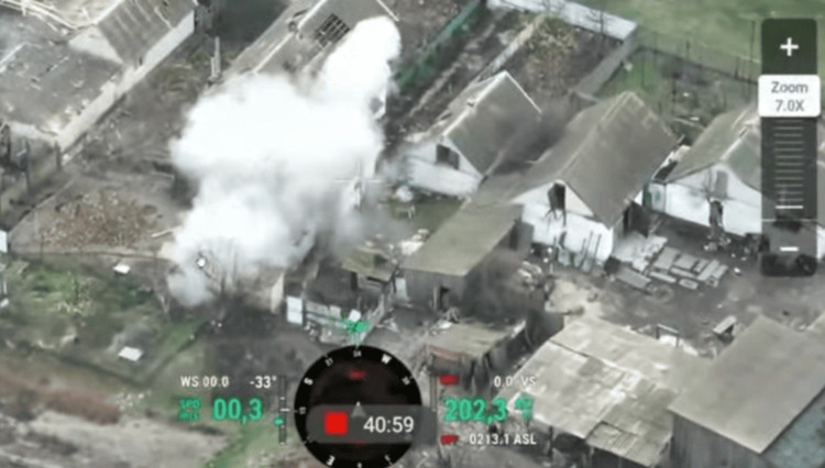 Inmitten der eskalierenden Kämpfe in der Ostukraine eroberte die 67. Unabhängige Mechanisierte Brigade am 7. Dezember die Stadt Tyche in der Region Dnipropetrowsk zurück – ein Ereignis, das rasch internationale Aufmerksamkeit erregte. Dies war nicht nur ein strategischer Sieg, sondern markierte auch eine neue Wendung in Kiews Gegenoffensive der letzten Wochen. 1-anh-xcom.jpg