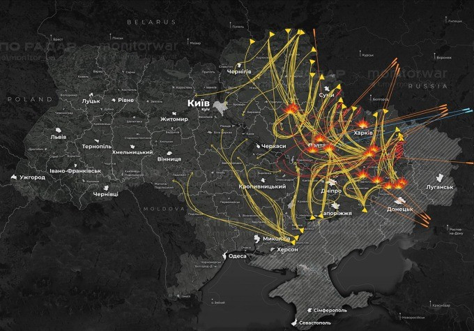Το σημείο της επίθεσης βρίσκεται κοντά στον οικισμό Μάρτοβογιε, περίπου 50 χλμ. ανατολικά του Χάρκοβο, μια περιοχή που έχει χρησιμοποιηθεί από την Ουκρανία για την ανάπτυξη μονάδων UAV που επιχειρούν κατά μήκος της ανατολικής γραμμής του μετώπου. Δορυφορικές εικόνες και βίντεο που δημοσίευσε το ρωσικό Υπουργείο Άμυνας δείχνουν μεγάλες εκρήξεις και έντονη πυρκαγιά αφού ο πύραυλος Iskander έπληξε τον στόχο του. 4-anh-reddit.jpg