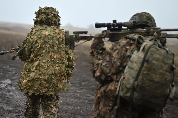 Kiew hingegen versucht, seine Verteidigungshaltung aufrechtzuerhalten und mobilisiert Reserveeinheiten aus Dnipro, um den russischen Vormarsch zu stoppen. Viele Experten warnen jedoch, dass sich die Lage an der gesamten Front in Donezk grundlegend ändern könnte, wenn die verbleibenden Stellungen in Pokrowsk zusammenbrechen. Dies würde Russland den Weg freimachen, tief in die Ukraine vorzudringen. 12.jpg