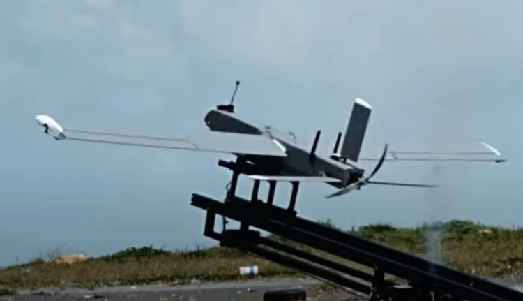 Hij voegde eraan toe dat de Kamikaze-aanvalsdrone een bereik heeft van meer dan 40 km en in staat is om Russische elektronische oorlogsvoeringssystemen te omzeilen, wat een nieuw niveau van aanvalscapaciteit vertegenwoordigt. Foto: @Brave1. 5-7659.png