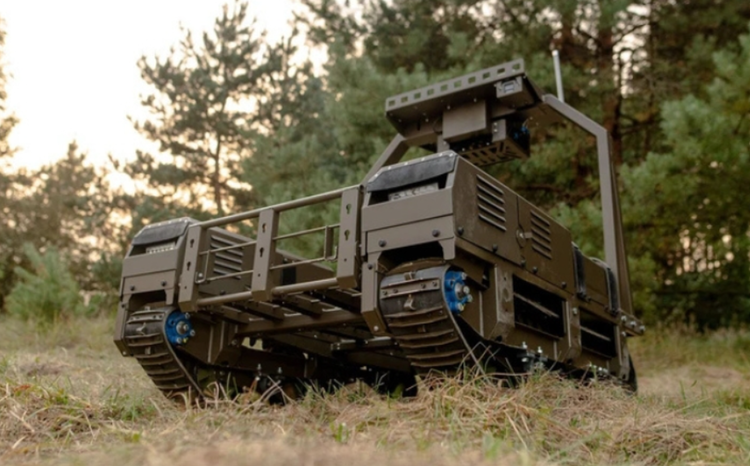 NUMO Battle Robots fremdriftssystem kan nå en maksimal hastighet på 7 km/t, nok til kontinuerlig transport og forsyningsoperasjoner under ild. Foto: @Tank Bureau. 9-7542.png