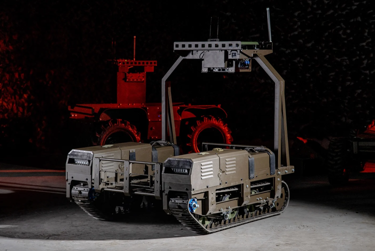 Med to batterier kan NUMO Battle Robot utføre oppdrag over en avstand på mer enn 25 km, og kan strekke seg opptil 45 km med fire hjelpebatterimoduler. Foto: @Tank Bureau. 10-6733.png