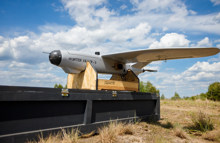 Elektronische oorlogsvoering is een van Ruslands belangrijkste verdedigingsmiddelen geworden tegen het Oekraïense dronearsenaal, met als doel drones te blokkeren, de navigatie te verstoren en te voorkomen dat ze hun doelen nauwkeurig raken. Foto: @Brave1. 7-4200.png