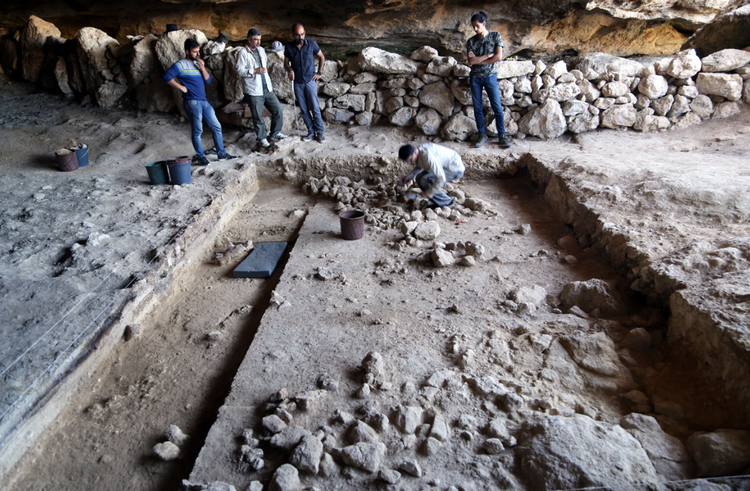 ໃນລະຫວ່າງການຂຸດຄົ້ນທາງໂບຮານຄະດີທີ່ Keçemağara, ຜູ້ຊ່ຽວຊານຈາກພິພິທະພັນ Kahramanmaraş ໄດ້ຄົ້ນພົບວັດຖຸທີ່ຜິດປົກກະຕິຫຼາຍຢ່າງໂດຍບໍ່ຄາດຄິດ. ຮູບພາບ: @KahramanmaraşMuseum. 1.png