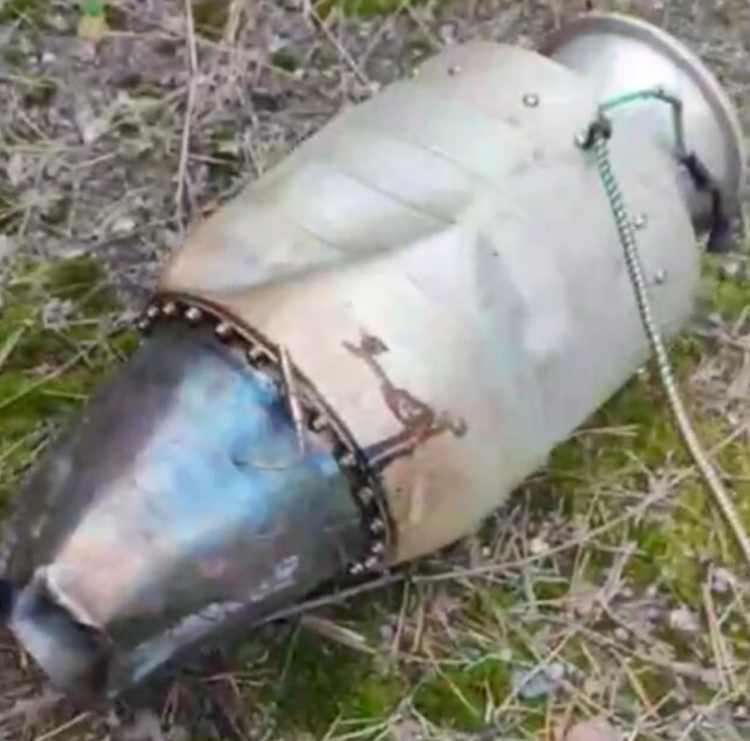 Descoperirea a fost relatată pentru prima dată de revista Militarnyi. Potrivit revistei Militarnyi, experții ucraineni au identificat motorul recuperat ca fiind un Swiwin SW800Pro-Y, un motor turbofan de mici dimensiuni fabricat de compania chineză Swiwin. Foto: @united24media. 3.png