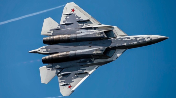 Meskipun berfokus pada kemampuan siluman, Su-57M1 tetap mempertahankan platform vektor dorong tiga dimensinya, yang memberikan kemampuan manuver yang lebih baik daripada sistem vertikal F-22 Raptor AS. Foto: @Next-Generation Future. 8-8224.png