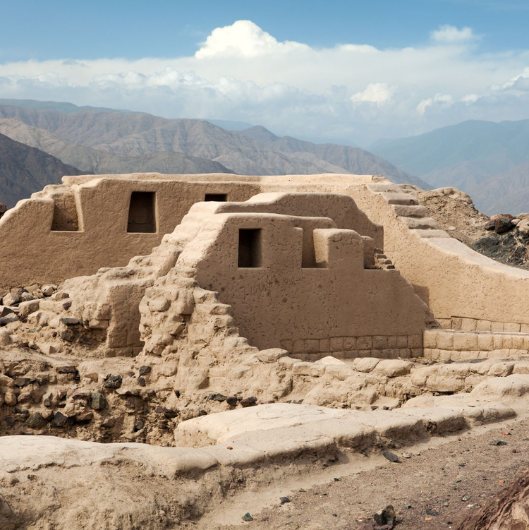 この寺院は約5000年前に建てられたと推定されています。写真:ペルー文化省 2-4107.png