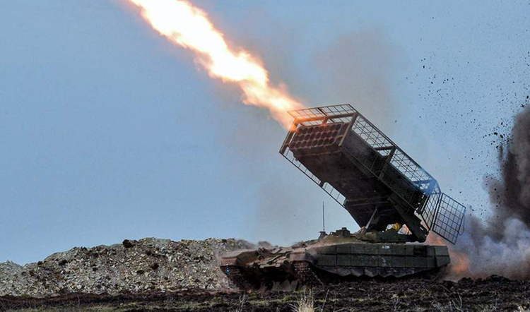 ในสนามรบ ระบบ TOS-1A Solntsepek ถูกใช้อย่างกว้างขวางในการต่อสู้กับสนามเพลาะ บังเกอร์เสริมกำลัง สถานีควบคุมโดรนของศัตรู และกองกำลังที่รวมตัวกัน ภาพ: @Известия 3-2808.png