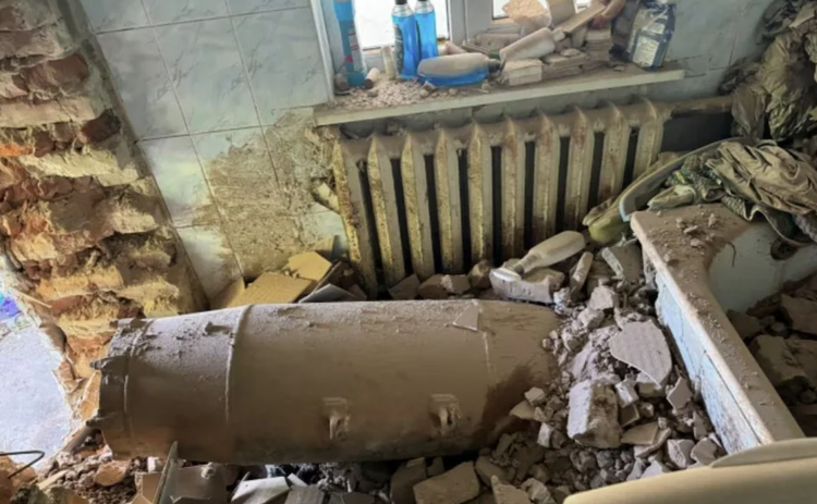 Adăugarea unui motor cu reacție la UMPB-5R permite aeronavelor rusești să lanseze bombe de la distanțe mult mai mari, dincolo de raza de acțiune efectivă a majorității sistemelor de apărare aeriană și dincolo de zona de patrulare a avioanelor de vânătoare ucrainene. Foto: @ The Kyiv Independent. 10.png