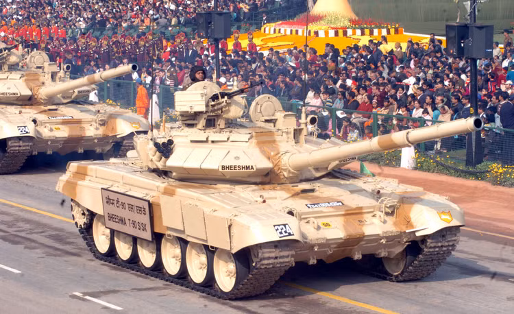 the-t-90-tanks-bheeshma-passes-through-the-rajpath-during-the-60th-republic-day-parade-2009-in-new-delhi-on-january-26-2009.jpg