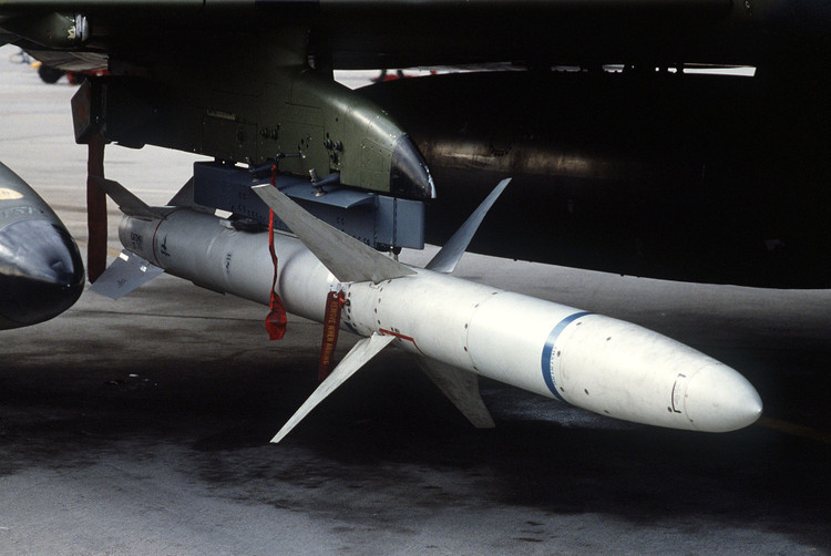 1920px-agm-88-harm-on-f-4g.jpg