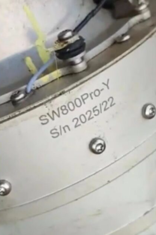 De fapt, micromotoarele Swiwin au apărut deja în proiectele de arme rusești. Motoarele companiei au fost folosite anterior pe S8000 „Banderol” - o rachetă de croazieră artizanală, construită pe baza unor piese de avion în formă de model și folosită de armata rusă la începutul războiului. Foto: @ The Kyiv Independent. 8.png