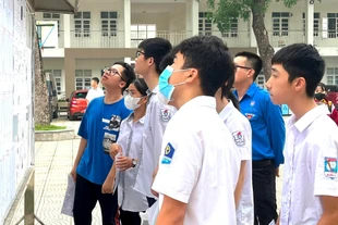 Bỏ khu vực tuyển sinh lớp 10: Phụ huynh, HS lo gì?