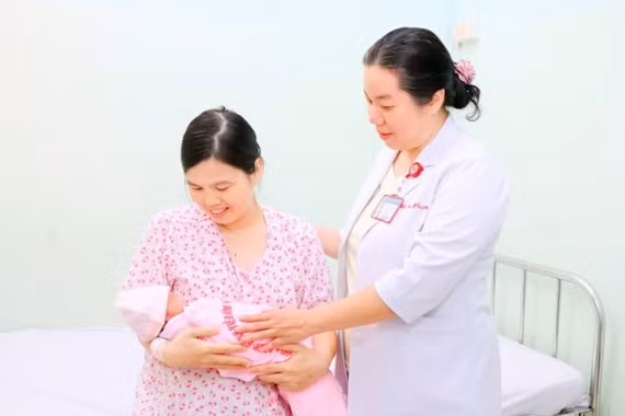 Khối u xơ khổng lồ 'mọc' lại trong thai kỳ, đe dọa sinh mạng hai mẹ con