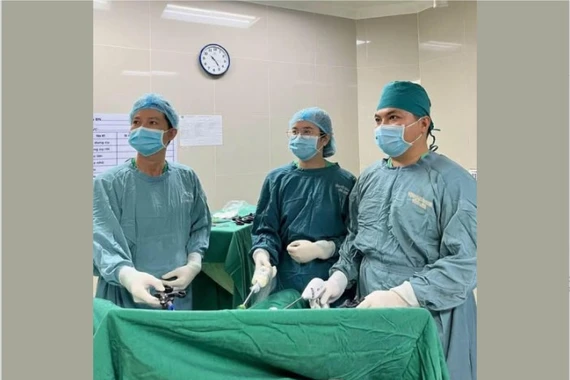 Đau âm ỉ vùng thượng vị không ngờ u GIST dạ dày hiếm gặp đe dọa tính mạng