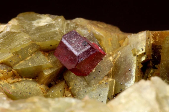 Ngôi mộ cổ Scythia 1.900 năm tuổi hé lộ bí mật về khoáng vật nguy hiểm