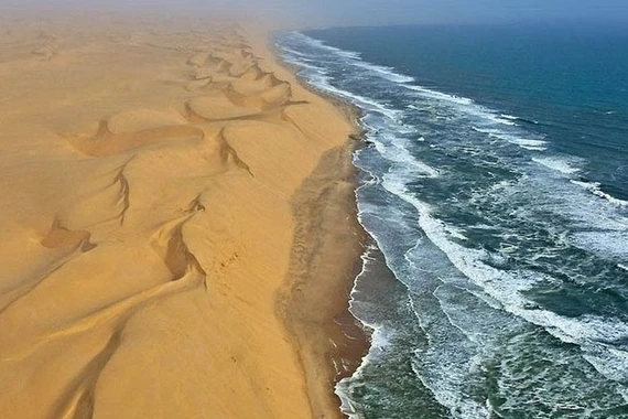 Tại sao nhiều sa mạc lại nằm gần đại dương?