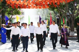 Chủ tịch Quốc hội Trần Thanh Mẫn về Kim Liên dâng hương tưởng nhớ Bác Hồ