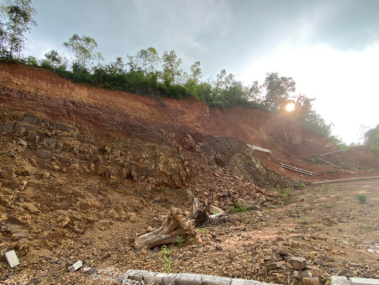 Lang Son: Dang bi cong an dieu tra, muong thuy loi tiep tuc gay, do-Hinh-15