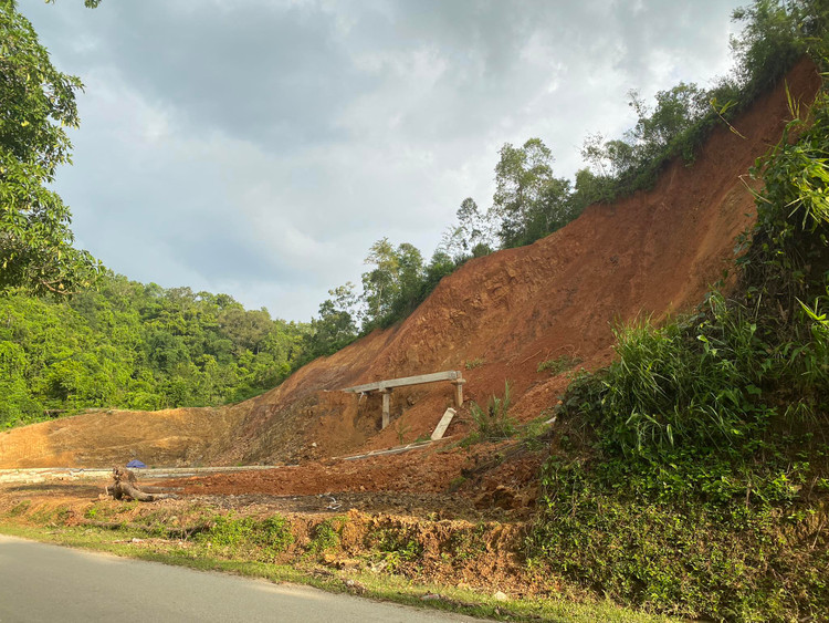 Lang Son: Dang bi cong an dieu tra, muong thuy loi tiep tuc gay, do-Hinh-10