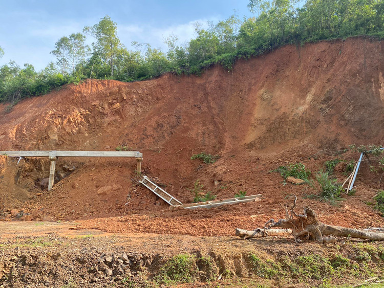 Lang Son: Dang bi cong an dieu tra, muong thuy loi tiep tuc gay, do-Hinh-6