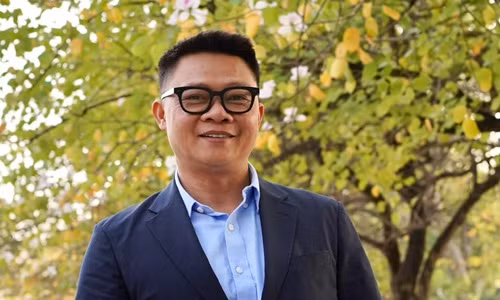 BTV Quang Minh viet tam thu nhan loi ve on ao quang cao sua