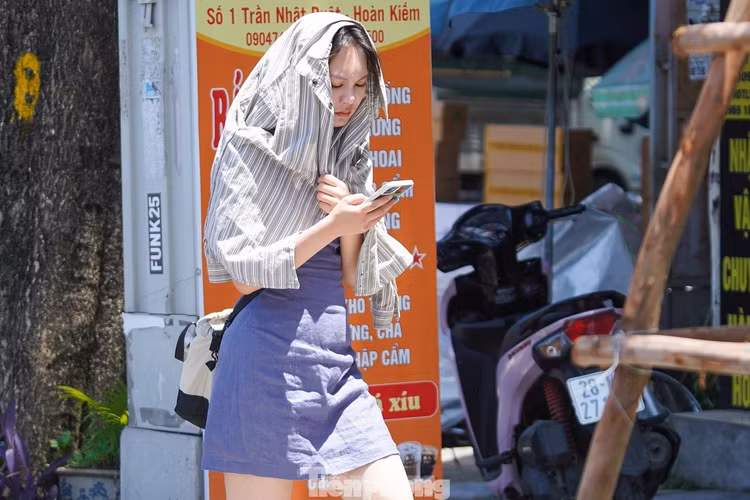 Nắng nóng tiếp tục bao trùm miền Bắc, miền Trung trong hôm nay (3/8).