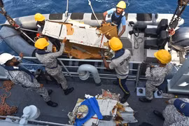 Tìm thấy mảnh vỡ máy bay rơi ngoài khơi bờ biển Pakistan