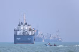 Khi nào eo biển Hormuz sẽ mở lại sau thỏa thuận Mỹ - Iran?