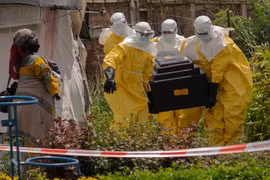 Dịch Ebola bùng phát tại châu Phi hiện chưa có vắc xin đặc hiệu