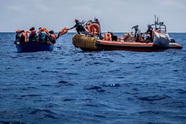 Lật thuyền chở người di cư ở Libya, 51 người thiệt mạng, mất tích 